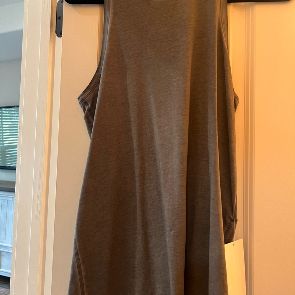 Women Lululemon top new with tags